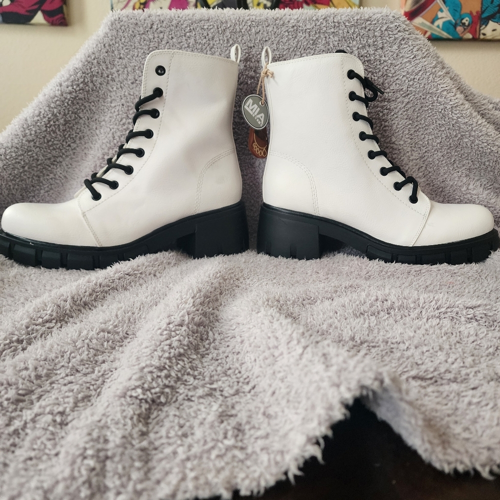 MIA white Marlee combat boots Size 7.5 New in Box